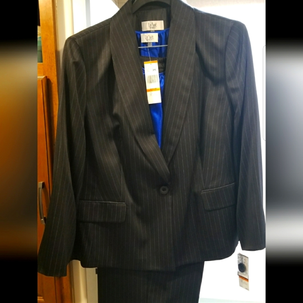 NWT Womens Size 24 Black & Blue Pinstripe 3 Piece  Power Suit